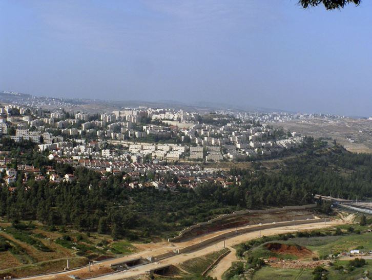 דין קריאת המגילה ומשלוח מנות בשכונת רמות בירושלים